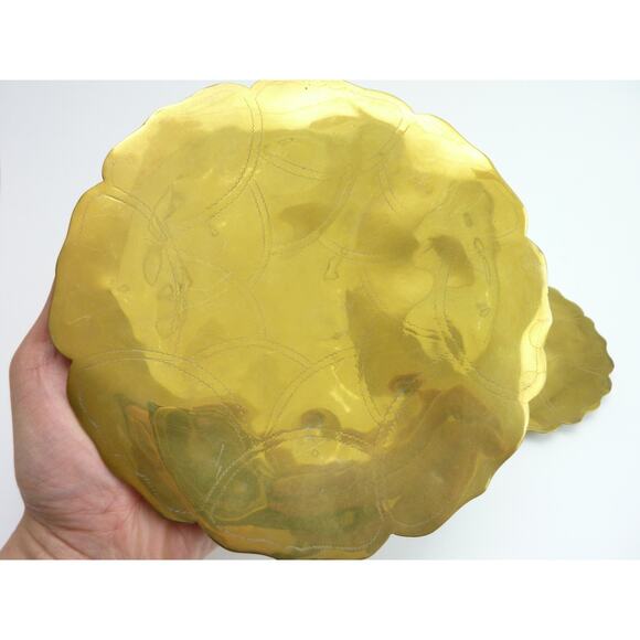 Vintage Brass Flower Dishes Etched Asian Design Candle Holder Trinket Dish - Picture 4 of 5